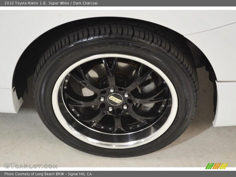Super White / Dark Charcoal 2010 Toyota Matrix 1.8