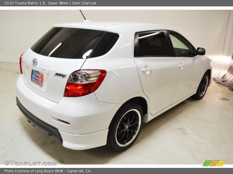 Super White / Dark Charcoal 2010 Toyota Matrix 1.8