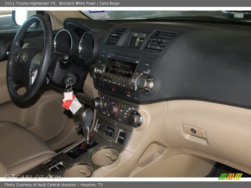 Blizzard White Pearl / Sand Beige 2011 Toyota Highlander V6