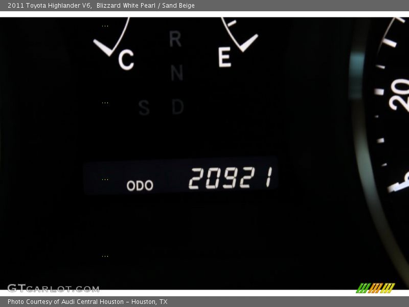 Blizzard White Pearl / Sand Beige 2011 Toyota Highlander V6