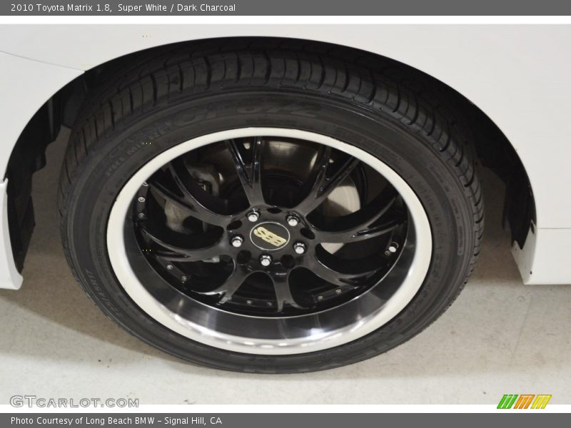 Super White / Dark Charcoal 2010 Toyota Matrix 1.8