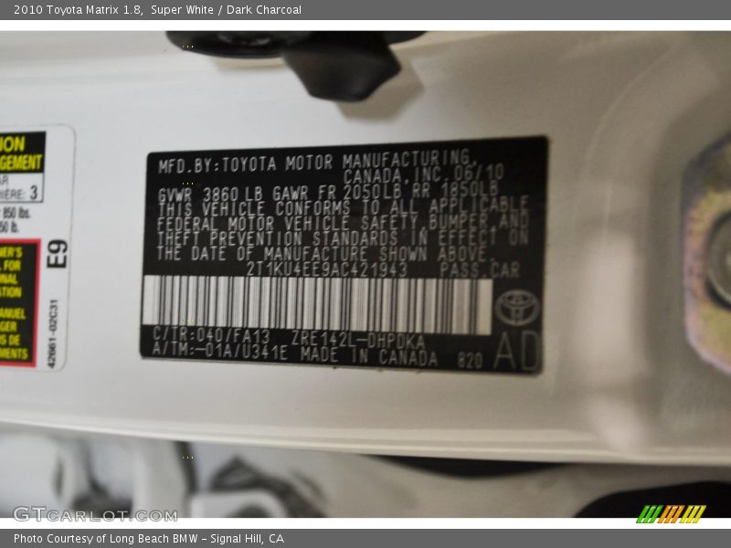 Super White / Dark Charcoal 2010 Toyota Matrix 1.8
