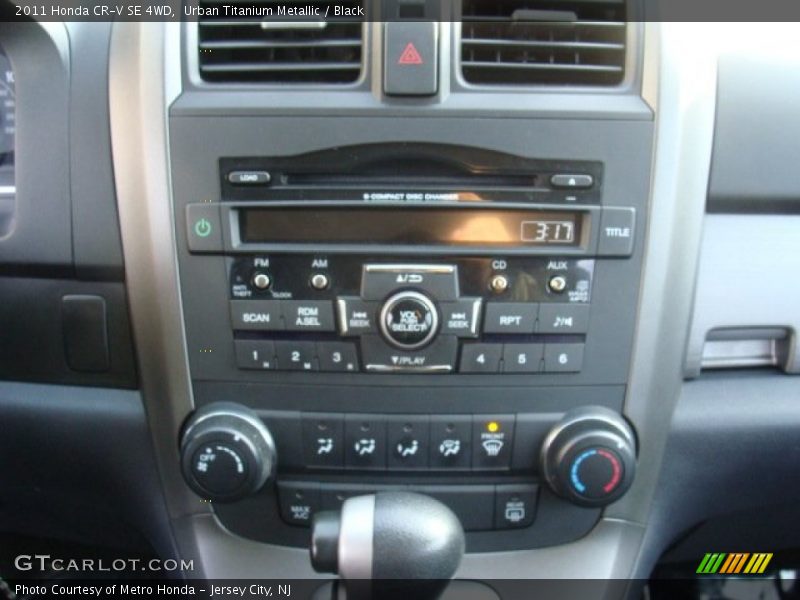 Urban Titanium Metallic / Black 2011 Honda CR-V SE 4WD