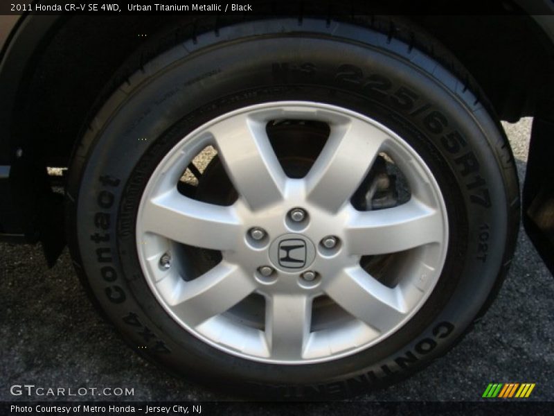 Urban Titanium Metallic / Black 2011 Honda CR-V SE 4WD
