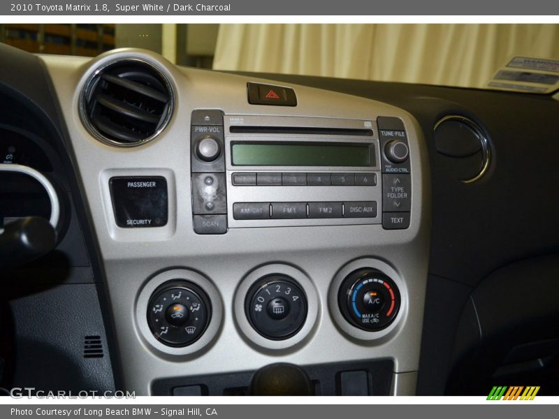 Super White / Dark Charcoal 2010 Toyota Matrix 1.8