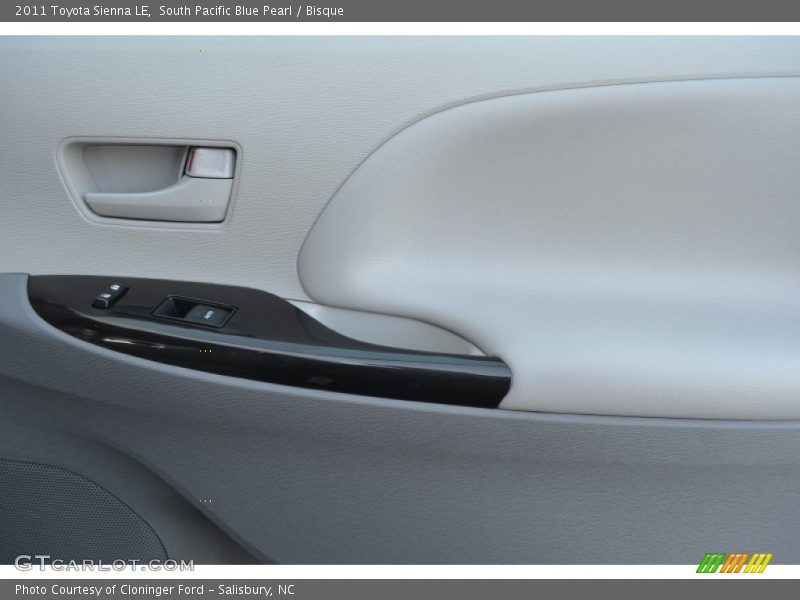 South Pacific Blue Pearl / Bisque 2011 Toyota Sienna LE