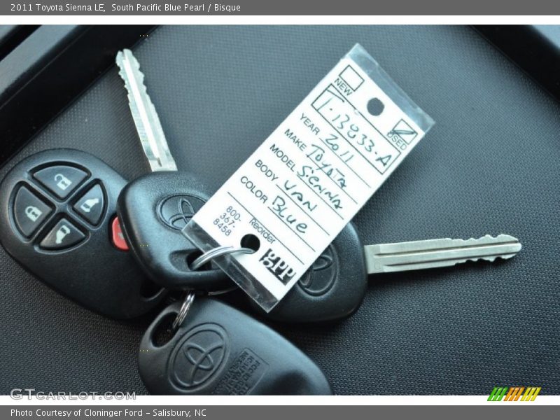 South Pacific Blue Pearl / Bisque 2011 Toyota Sienna LE