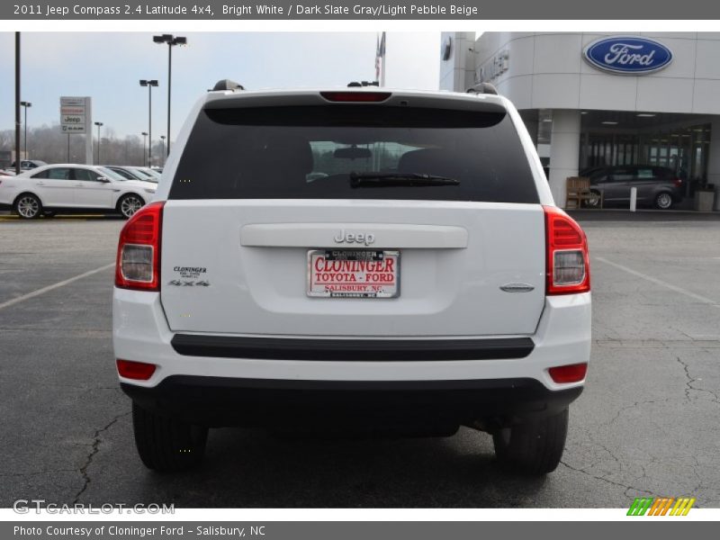 Bright White / Dark Slate Gray/Light Pebble Beige 2011 Jeep Compass 2.4 Latitude 4x4