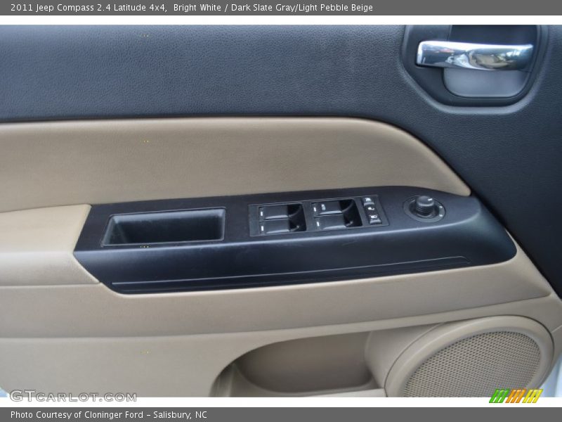 Bright White / Dark Slate Gray/Light Pebble Beige 2011 Jeep Compass 2.4 Latitude 4x4