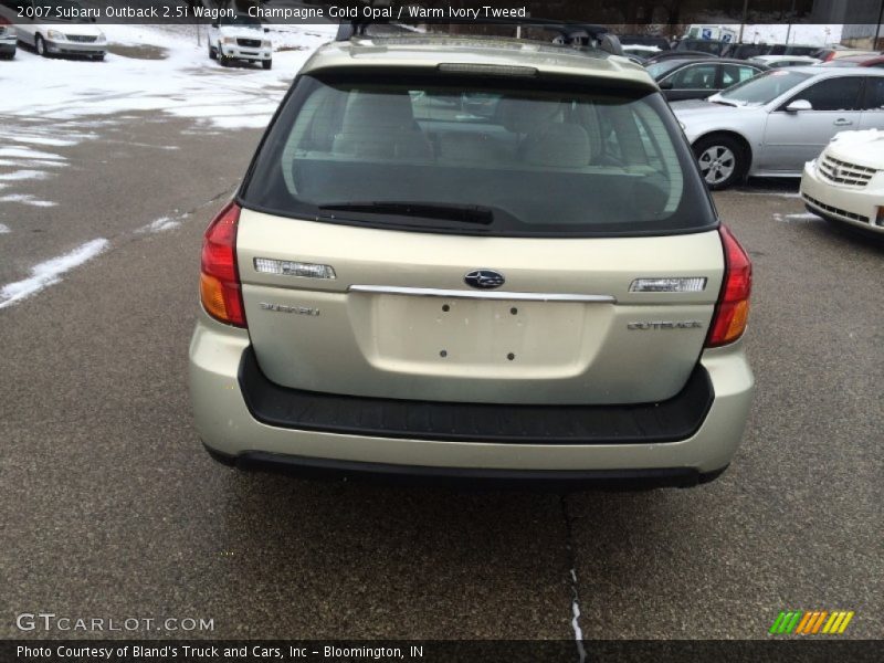 Champagne Gold Opal / Warm Ivory Tweed 2007 Subaru Outback 2.5i Wagon