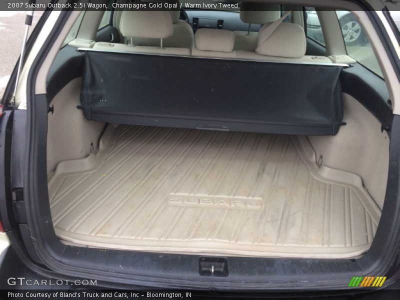 Champagne Gold Opal / Warm Ivory Tweed 2007 Subaru Outback 2.5i Wagon