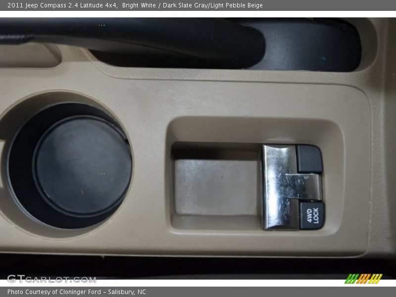 Bright White / Dark Slate Gray/Light Pebble Beige 2011 Jeep Compass 2.4 Latitude 4x4