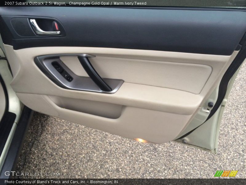 Champagne Gold Opal / Warm Ivory Tweed 2007 Subaru Outback 2.5i Wagon