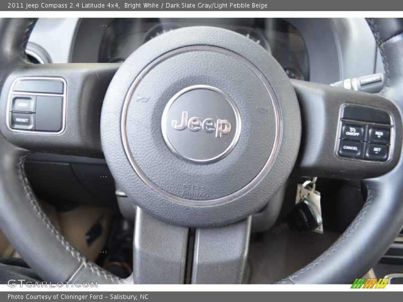 Bright White / Dark Slate Gray/Light Pebble Beige 2011 Jeep Compass 2.4 Latitude 4x4