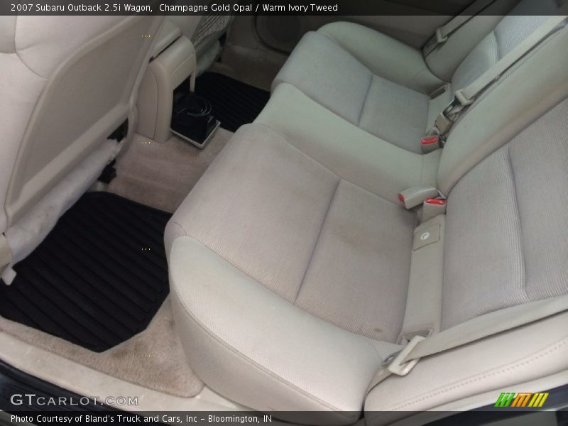 Champagne Gold Opal / Warm Ivory Tweed 2007 Subaru Outback 2.5i Wagon
