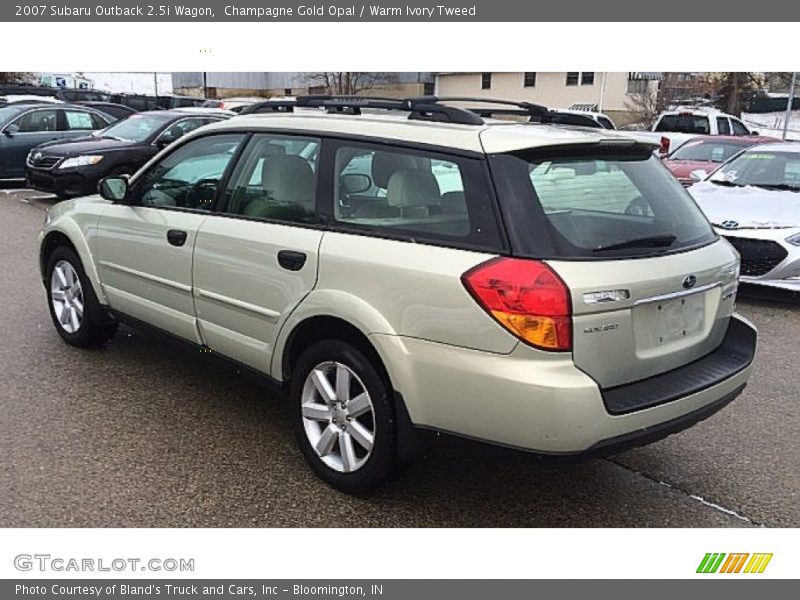 Champagne Gold Opal / Warm Ivory Tweed 2007 Subaru Outback 2.5i Wagon