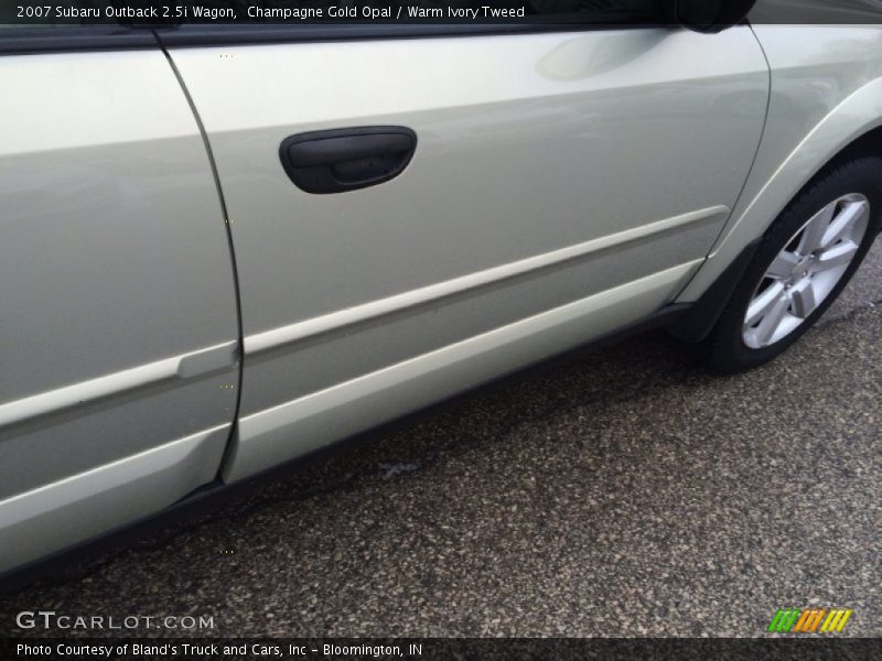 Champagne Gold Opal / Warm Ivory Tweed 2007 Subaru Outback 2.5i Wagon