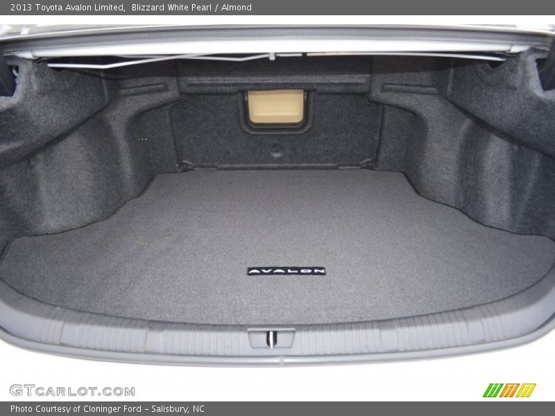 Blizzard White Pearl / Almond 2013 Toyota Avalon Limited