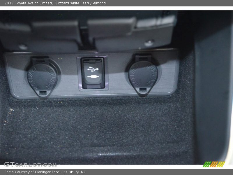 Blizzard White Pearl / Almond 2013 Toyota Avalon Limited