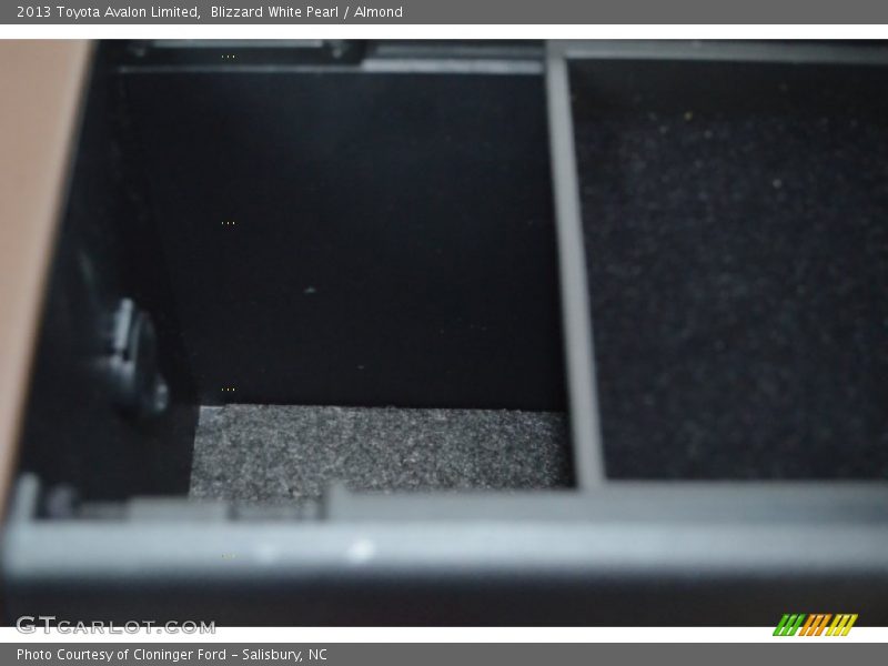 Blizzard White Pearl / Almond 2013 Toyota Avalon Limited