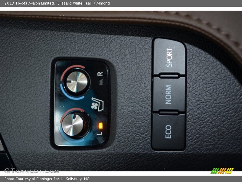 Blizzard White Pearl / Almond 2013 Toyota Avalon Limited