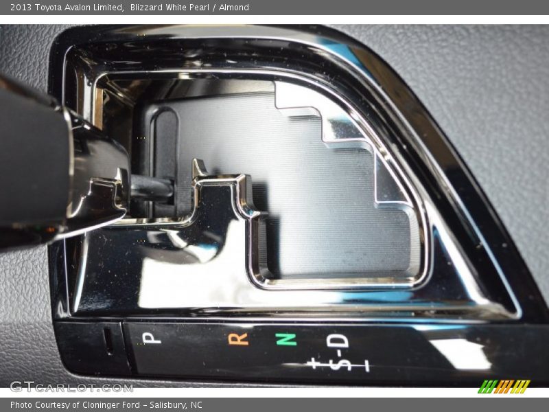 Blizzard White Pearl / Almond 2013 Toyota Avalon Limited