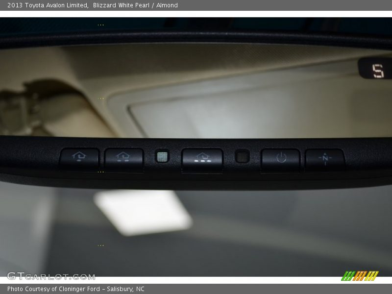 Blizzard White Pearl / Almond 2013 Toyota Avalon Limited