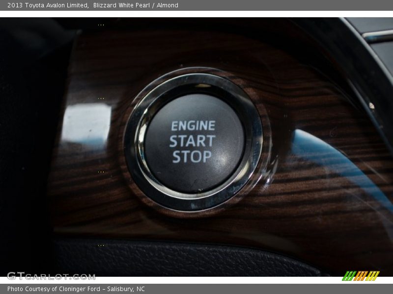 Blizzard White Pearl / Almond 2013 Toyota Avalon Limited