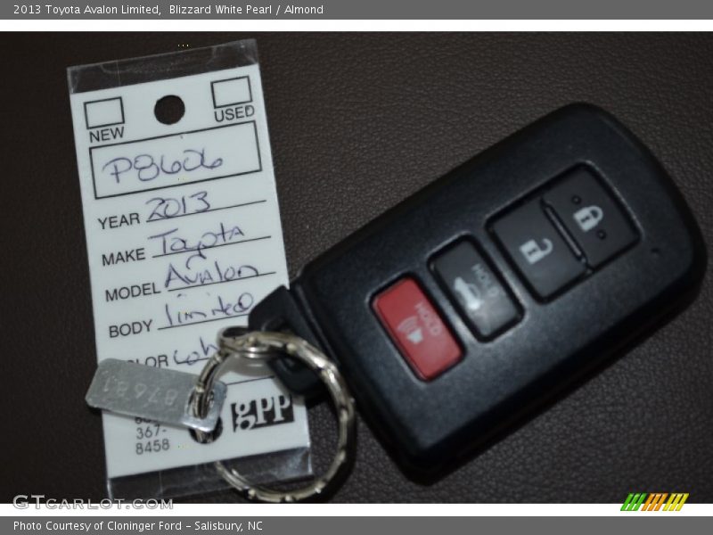 Blizzard White Pearl / Almond 2013 Toyota Avalon Limited