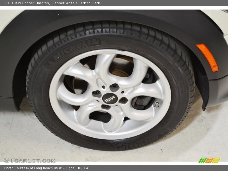 Pepper White / Carbon Black 2011 Mini Cooper Hardtop