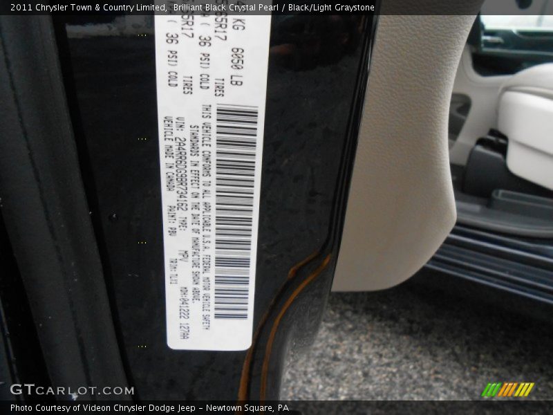 Brilliant Black Crystal Pearl / Black/Light Graystone 2011 Chrysler Town & Country Limited