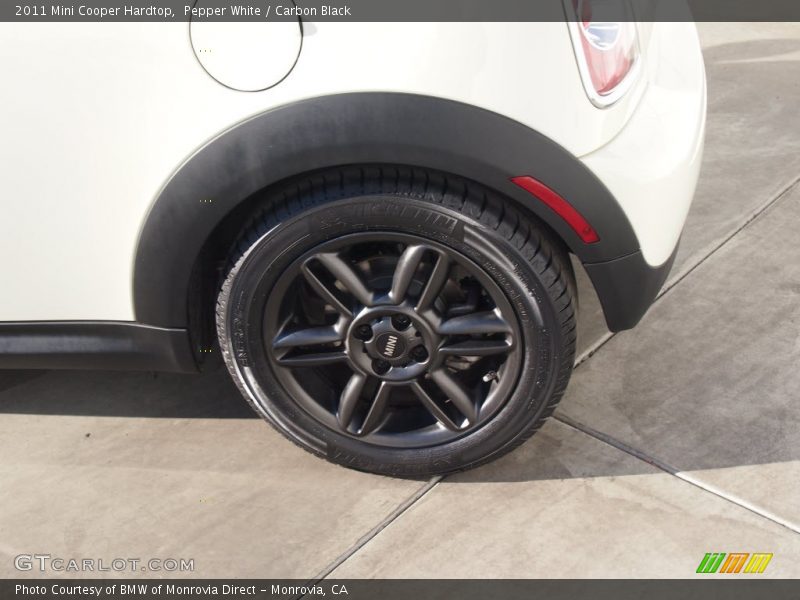 Pepper White / Carbon Black 2011 Mini Cooper Hardtop
