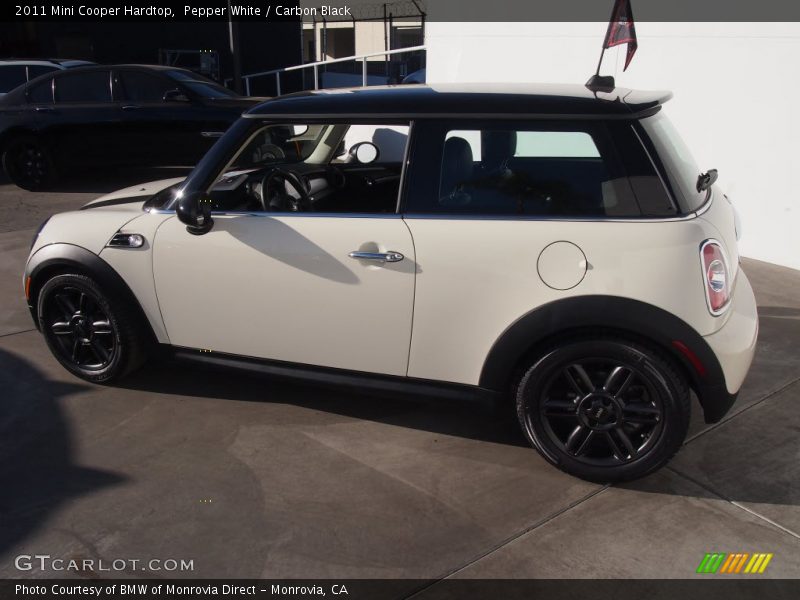 Pepper White / Carbon Black 2011 Mini Cooper Hardtop