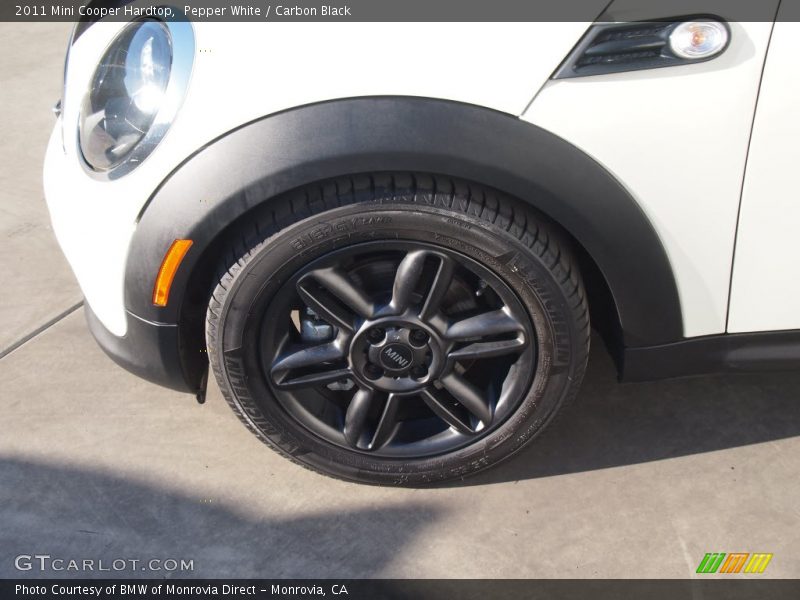 Pepper White / Carbon Black 2011 Mini Cooper Hardtop
