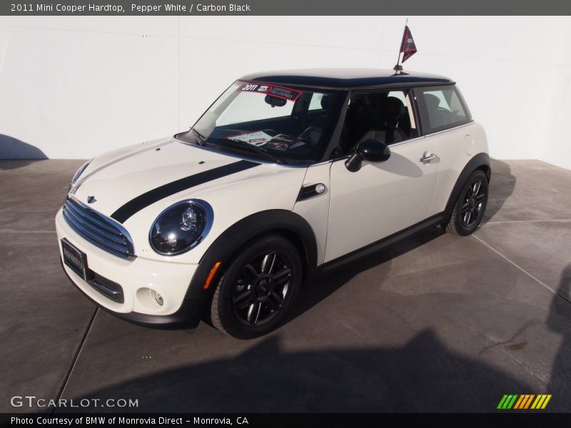 Pepper White / Carbon Black 2011 Mini Cooper Hardtop