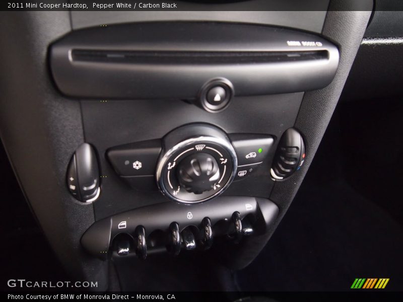 Pepper White / Carbon Black 2011 Mini Cooper Hardtop