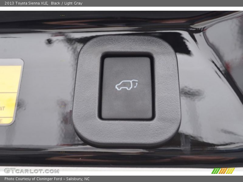 Black / Light Gray 2013 Toyota Sienna XLE
