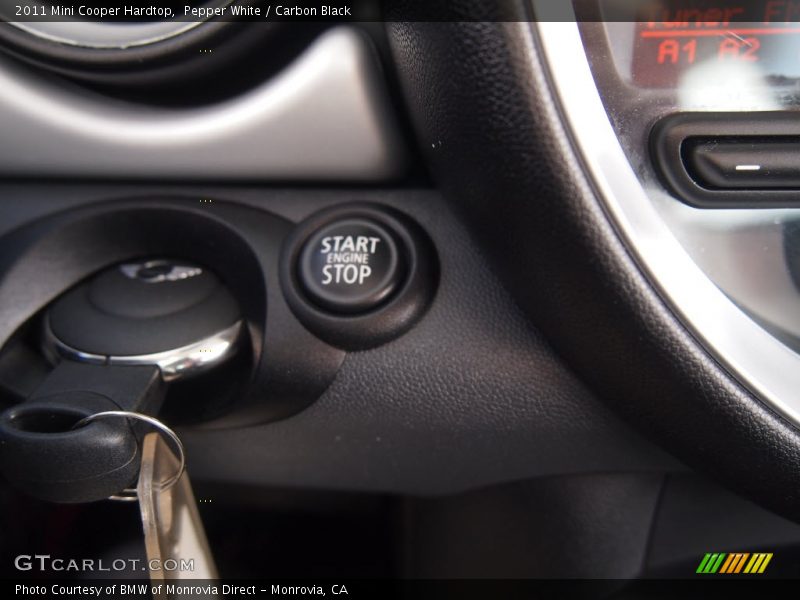 Pepper White / Carbon Black 2011 Mini Cooper Hardtop