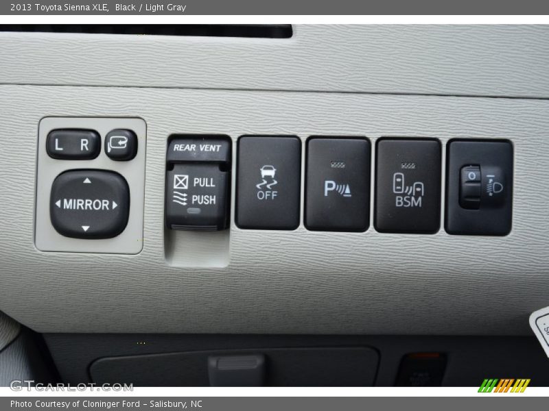 Black / Light Gray 2013 Toyota Sienna XLE