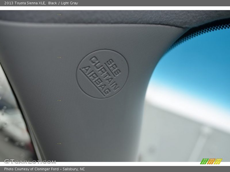 Black / Light Gray 2013 Toyota Sienna XLE