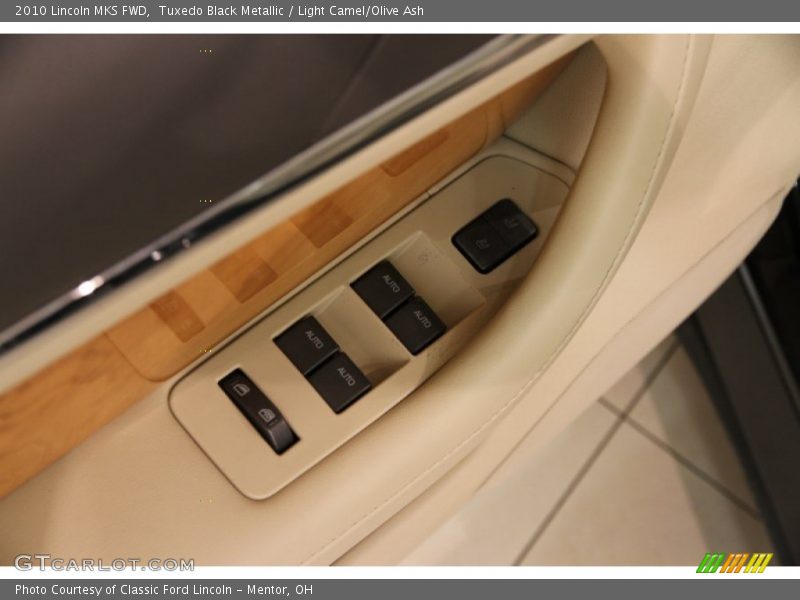 Tuxedo Black Metallic / Light Camel/Olive Ash 2010 Lincoln MKS FWD