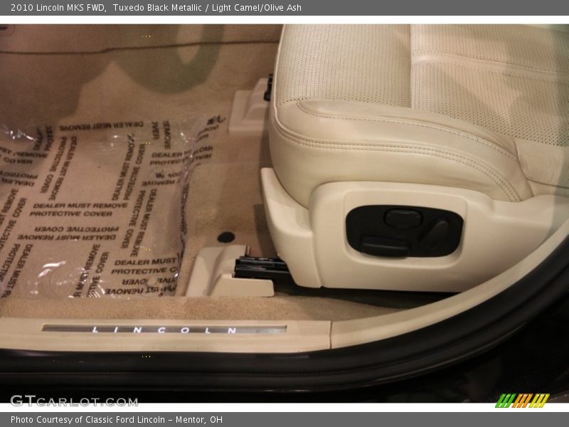 Tuxedo Black Metallic / Light Camel/Olive Ash 2010 Lincoln MKS FWD