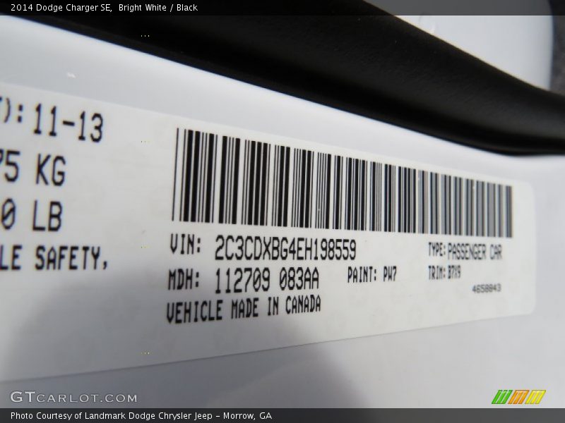 Bright White / Black 2014 Dodge Charger SE