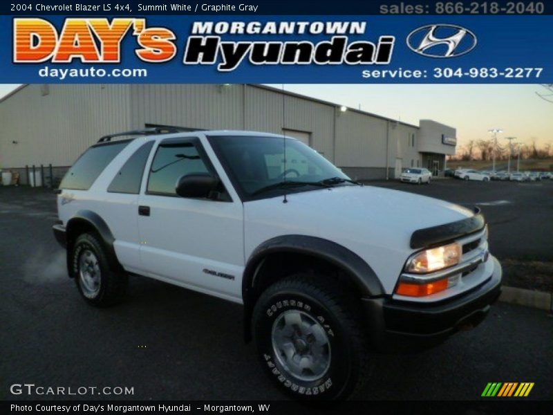 Summit White / Graphite Gray 2004 Chevrolet Blazer LS 4x4