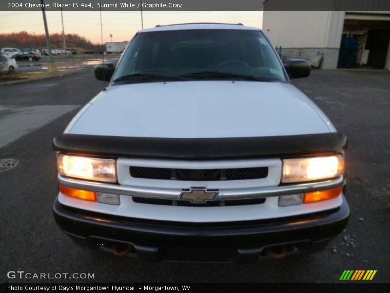Summit White / Graphite Gray 2004 Chevrolet Blazer LS 4x4
