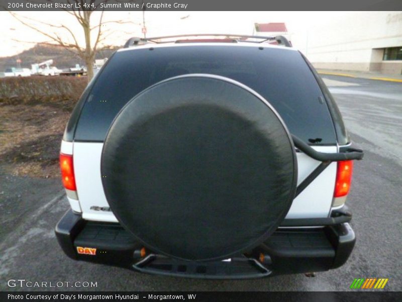 Summit White / Graphite Gray 2004 Chevrolet Blazer LS 4x4