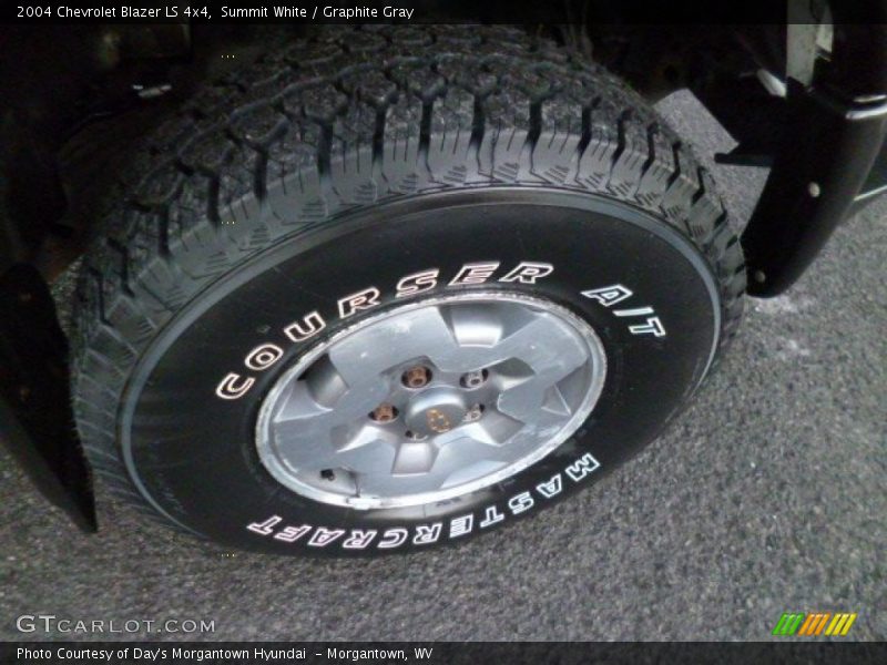 Summit White / Graphite Gray 2004 Chevrolet Blazer LS 4x4