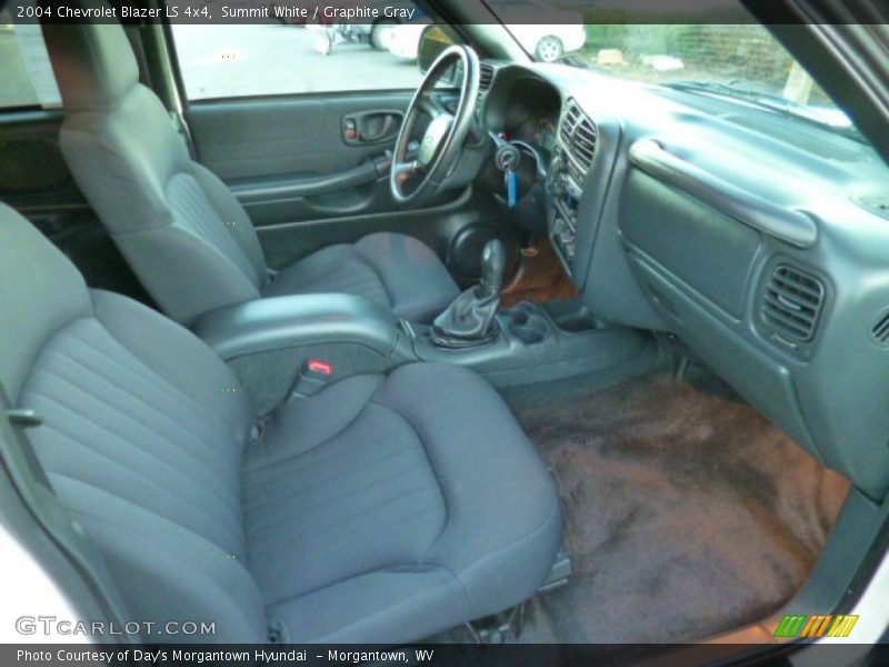 Summit White / Graphite Gray 2004 Chevrolet Blazer LS 4x4
