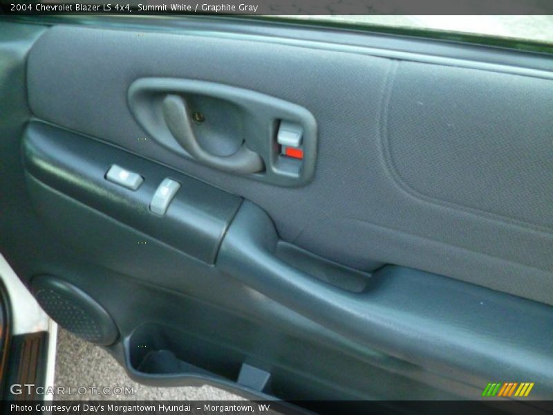 Summit White / Graphite Gray 2004 Chevrolet Blazer LS 4x4