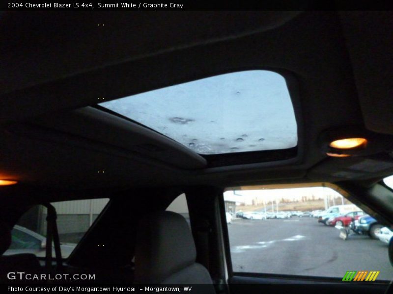 Summit White / Graphite Gray 2004 Chevrolet Blazer LS 4x4